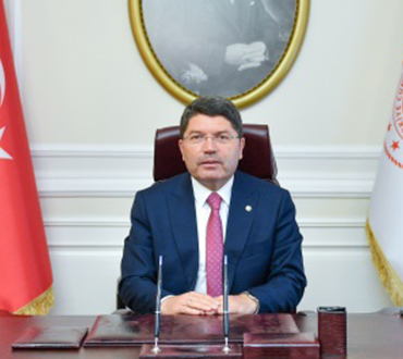 iki-suriyeli-adalet-bakanliginda-ise-alindi-paylasimlarina-sorusturma.jpg