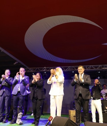 pkklinin-taziyesine-gitmek-umurlarinda-bile-degil-chpden-suavi-konserine-tam-kadro-katilim-3cca81.jpg