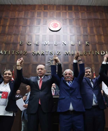 cok-konusulacak-gelisme-dem-partili-belediye-baskani-ak-partiye-katildi-10574e.jpg