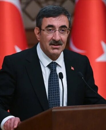 cumhurbaskani-yardimcisi-yilmazdan-anneler-gunu-paylasimi-1746949862378.jpg