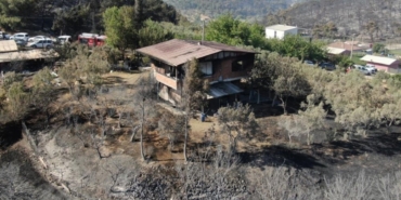 izmir-aliagadaki-yanginin-bilancosu-yurek-dagladi-esyalarimizi-alamadan-alevler-sardi-34-yillik-emeg.jpeg
