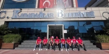 izmirde-iki-belediyede-eylem-maaslarini-alamayan-isciler-is-birakti-1750242034224.jpeg