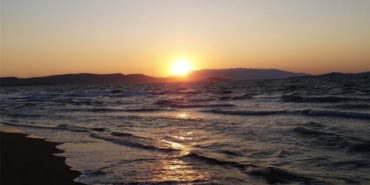 izmirde-sig-denizi-ile-guvenli-plaj-camlicay-halk-plajina-eshot-ile-nasil-gidilir-2.jpg
