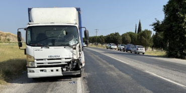 izmirde-zincirleme-kaza-can-aldi-kamyonet-iki-motosiklete-carpti.jpg