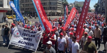 izmir-buyuksehir-belediyesinde-isci-eylemi-tum-isciler-gorevine-donene-kadar-surecek-1752062393748.j.jpeg