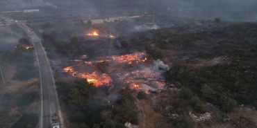 izmir-cesmedeki-yangin-drone-ile-goruntulendi-1751522033428.jpg