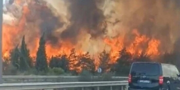 izmirde-orman-yangini-trafik-tedbir-amaciyla-kontrollu-saglaniyor-1753443104085.jpeg