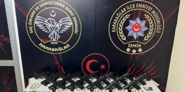 izmirde-silah-kacakciligi-operasyonu-baba-ve-2-oglu-yakalandi-1752583963038.jpeg
