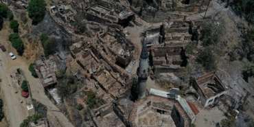 izmirdeki-yangindan-geriye-hayalet-koy-kaldi-1751639201425.jpeg