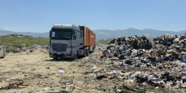 izmirin-copu-tireye-tasiniyor-vatandaslar-tepkili-1753022331210.jpg