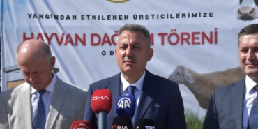 odemisteki-orman-yanginlarindan-etkilenen-vatandaslarin-yaralari-sariliyor-1752904873558.jpg