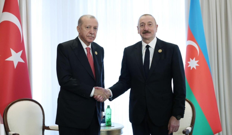 Cumhurbaşkanı Erdoğan, Azerbaycan Cumhurbaşkanı Aliyev ile “Anım Günü” dolayısıyla telefon görüşmesi gerçekleştirdi.