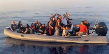 izmir-aciklarinda-115-duzensiz-gocmen-yakalandi-1755436014392.jpeg