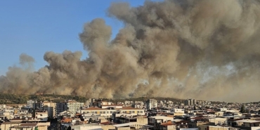 izmir-bucada-buyuk-yangin-3-supheli-gozaltinda-1755065328265.jpeg