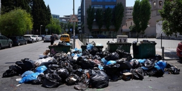 izmirde-alisilmis-goruntuler-toplanmayan-copler-tepkilere-neden-oldu-1755088517503.jpeg