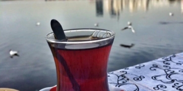 izmir-kahvehanelerinde-cay-30-kahve-80-lira-1757476949984.jpg