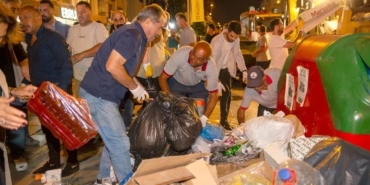 izmir-karsiyakada-anlasma-saglandi-cop-eylemi-sona-erdi-1758830208233.jpeg
