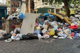 izmir-karsiyakada-neredeyse-tum-hizmetler-durdu-cop-yiginlari-fareler-kotu-koku-1758706344693.jpg
