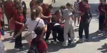 yeni-cagin-sorunu-akran-zorbaligi-bir-ornegi-izmirde-yasandi-1758082264834.jpg