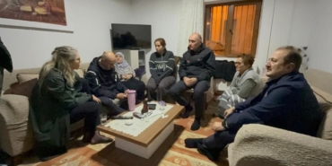 ak-partili-cankiri-selde-kaybolan-kaptanoglunun-ailesini-ziyaret-etti-1761299764899.jpg
