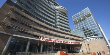 chp-izmirde-tek-adam-dayatmasi-kriz-cikardi-1759376357174.jpg