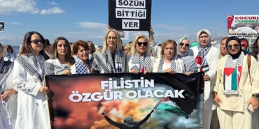 gazze-icin-sessiz-ciglik-izmirde-kadinlardan-sessiz-zincir-1759752434711.jpg