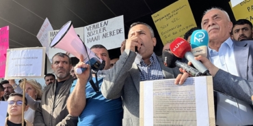 izmir-karsiyakada-pazarcilardan-oturma-eylemi-baskan-unsali-istifaya-davet-ettiler-1761565862431.jpg