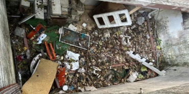 izmirde-apartmanda-cop-ev-isyani-hamam-bocekleri-ve-fareler-cirit-atiyor-1759386762132.jpg