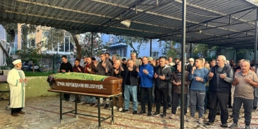 izmirde-30-kedisiyle-olen-kadin-defnedildi-1763303770156.jpg