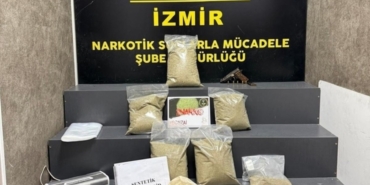izmirde-torbaci-operasyonu-zehir-tacirlerine-gecit-yok-1763104330135.jpg