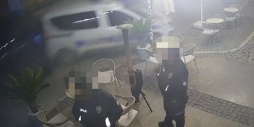 cesmedeki-trafik-kazasi-kameralara-yansidi-1766944957245.jpeg