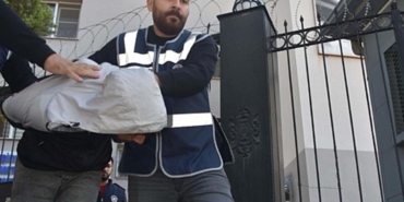 cocuklarinin-bogazina-bicak-dayayip-tehdit-etmisti-izmirdeki-davada-yeni-gelisme-1766825296231.jpeg