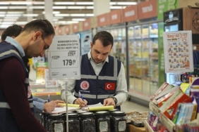 izmirde-marketlerde-fiyat-ve-etiket-denetimi-yapildi-1766830985695.jpeg