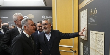 izmirde-yeni-asir-gazetesinin-130-yillik-kent-hikayesi-sergisi-acildi-1766592877558.jpeg