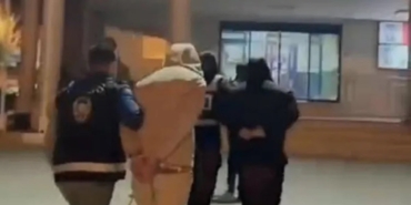 izmirin-3-ayri-adresinde-uyusturucu-operasyonu-1765729597886.jpeg
