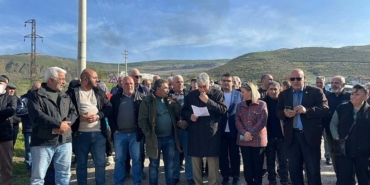 izmirliler-tepkili-harmandalindan-elinizi-cekin-1765519203258.jpeg