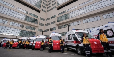 izmirde-45-yeni-ambulans-torenle-hizmete-basladi-1768479947184.jpeg