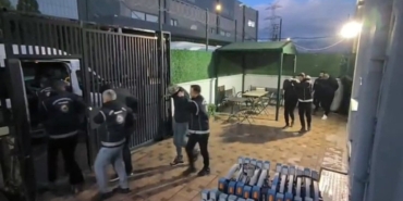 izmirde-insan-ticareti-operasyonu-4-kisi-tutuklandi-1768031649652.jpeg