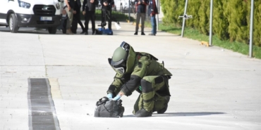afad-umke-polis-ve-itfaiye-ekipleri-katildi-izmir-adliyesinde-nefes-kesen-tatbikat-1772191520549.jpg