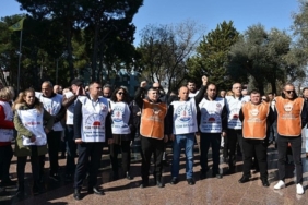 izmir-buca-belediyesinde-is-birakma-eylemi-7-aydir-bekliyoruz-1771846109910.jpeg