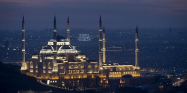 izmir-icin-iftar-vakti-23-subat-izmir-iftar-saati-1771850022121.jpg