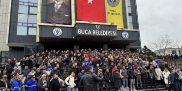 izmirde-haklarini-alamayan-buca-belediyesi-iscileri-is-birakti-1770629231692.jpg