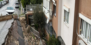 izmirliler-tehlike-altinda-bucada-istinat-duvari-cokmustu-yetkililerde-hareket-olmazken-bir-de-vatan.png