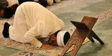 izmir-ezan-vakti-12-mart-persembe-izmir-namaz-saatleri-ve-guncel-ezan-saatleri-1773314762491.jpg