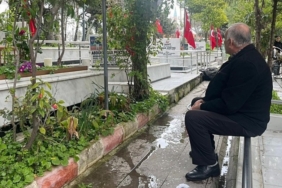 izmirde-kadifekale-hava-sehitliginde-huzunlu-ziyaret-1773920429035.jpeg