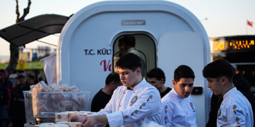 izmirde-yurekleri-isitan-iftar-kendi-elleriyle-hazirladilar-1773176767952.png