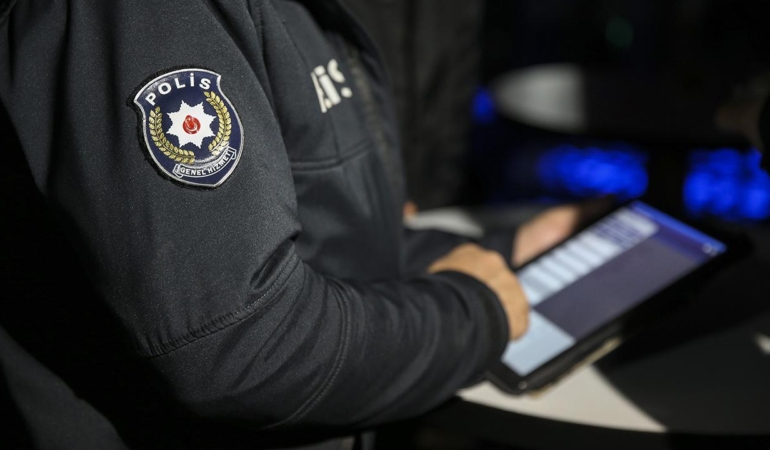 Trafikte tartıştığı kişinin aracına zarar veren sürücüye 380 bin lira ceza kesildi.