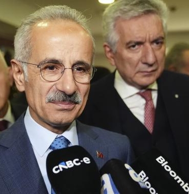 bakan-uraloglu-su-anda-turkiye-de-net-olarak-bir-jet-yakiti-problemi-yoktur-7196.jpg