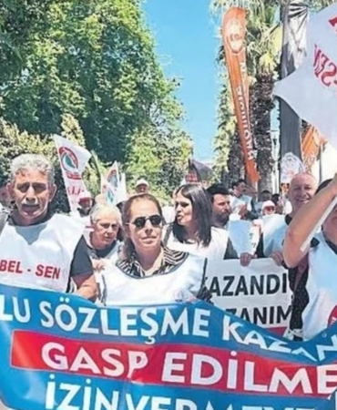 izmirde-gerilim-tirmaniyor-2-bin-memur-chp-il-baskanligina-yurudu-1777524559881.jpeg