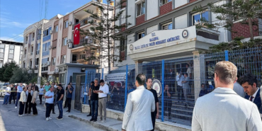izmirdeki-saldirida-3-polis-sehit-olmustu-saniktan-mahkemede-akilalmaz-savunma-1775734868000.png